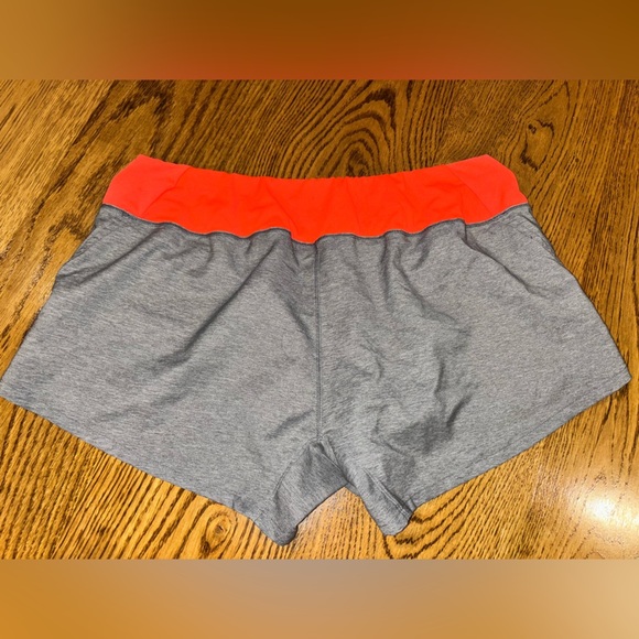 The North Face Women Large Running Shorts Flash Dry XD Shorts Grey Orange Color - Picture 5 of 5